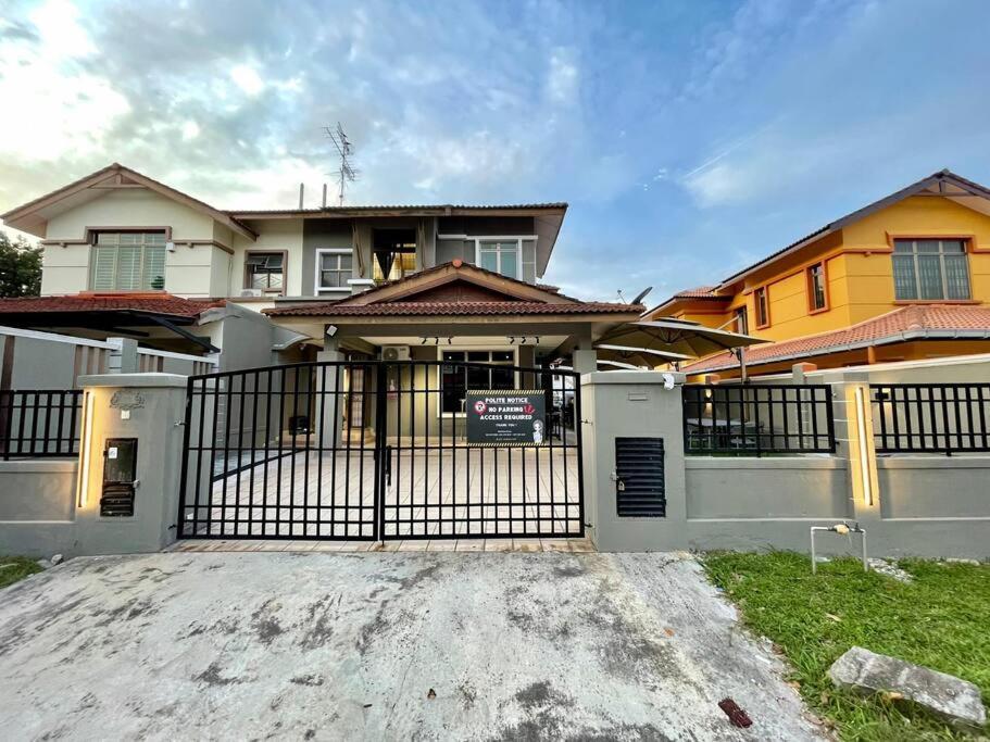 Cozy Holiday Home Karaoke Bbq Bukit Indah Jb Johor Bahru Exterior foto