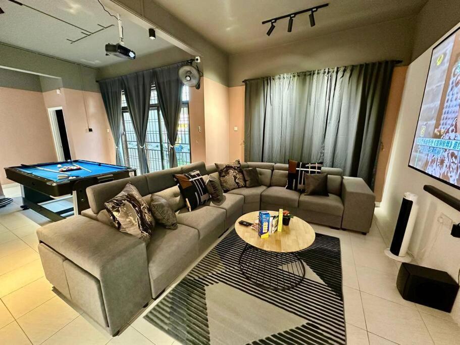 Cozy Holiday Home Karaoke Bbq Bukit Indah Jb Johor Bahru Exterior foto